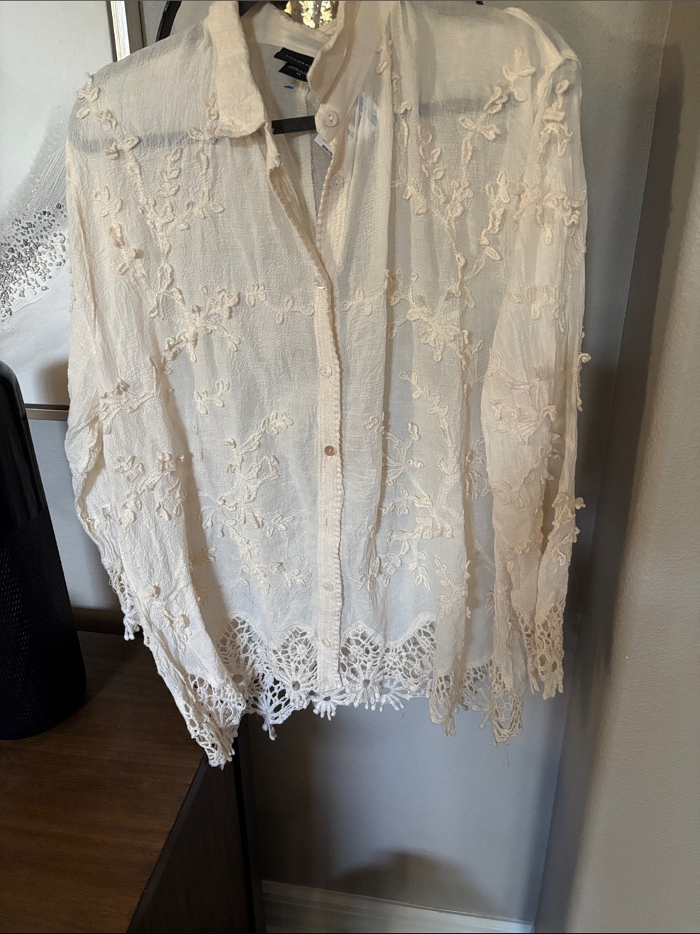 Women’s Cream Embroidered Lace-Hem Button-Up Top